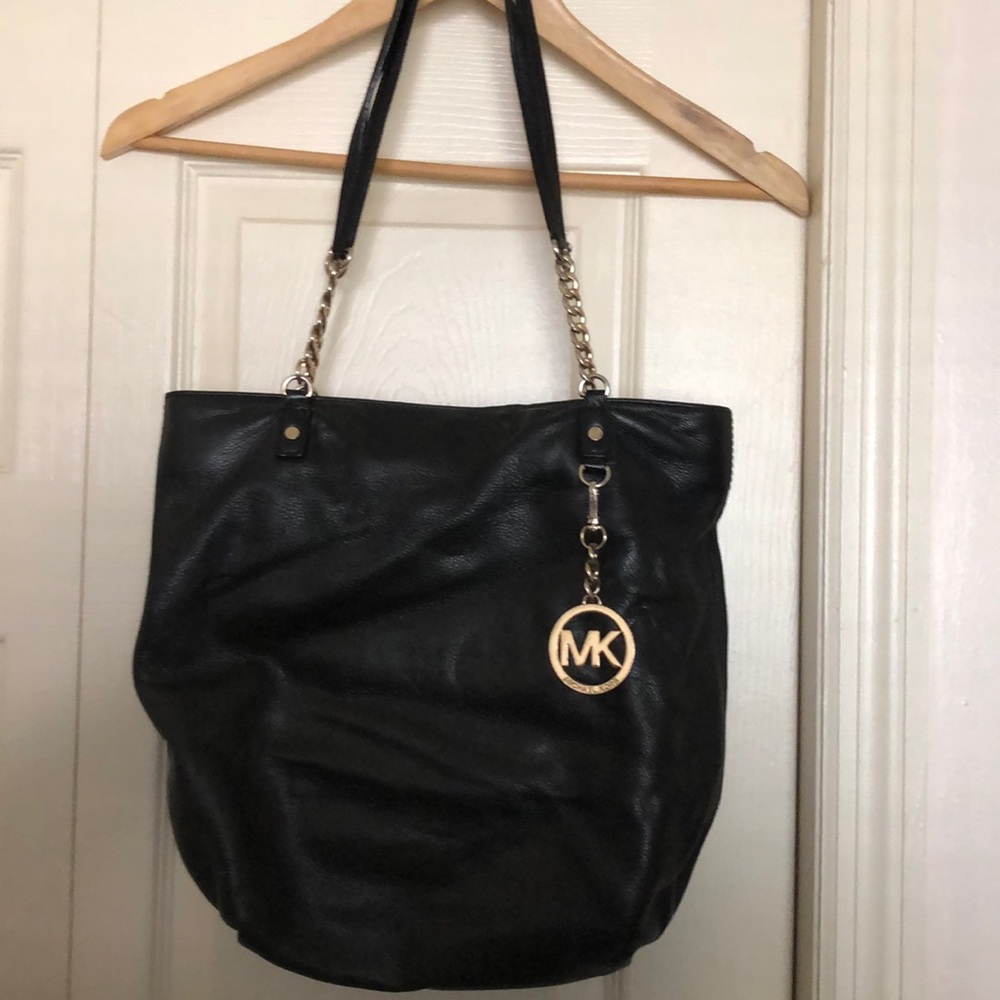 Black shoulder bag